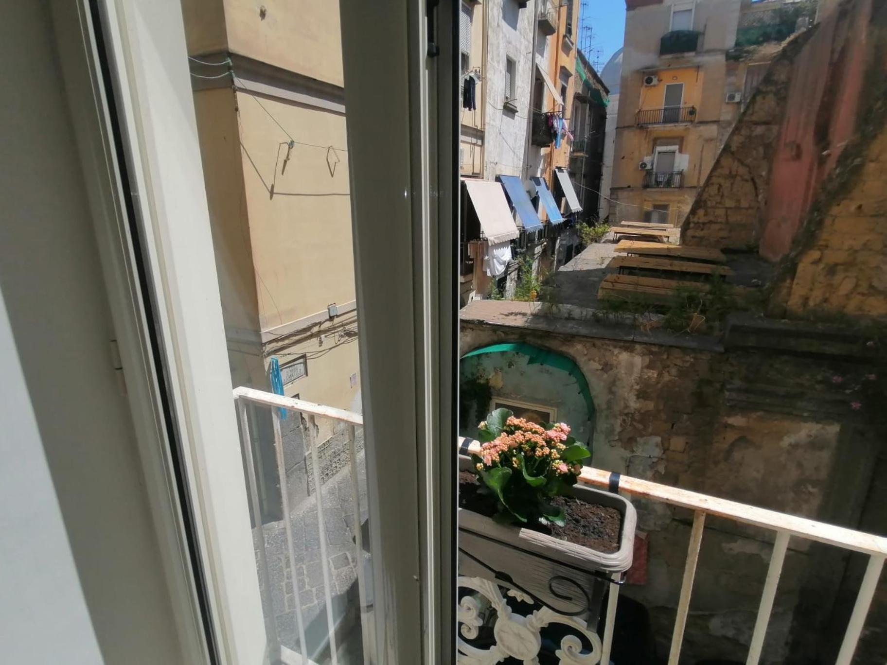 Apartamento Il Vicoletto Sul Castello Nápoles Exterior foto