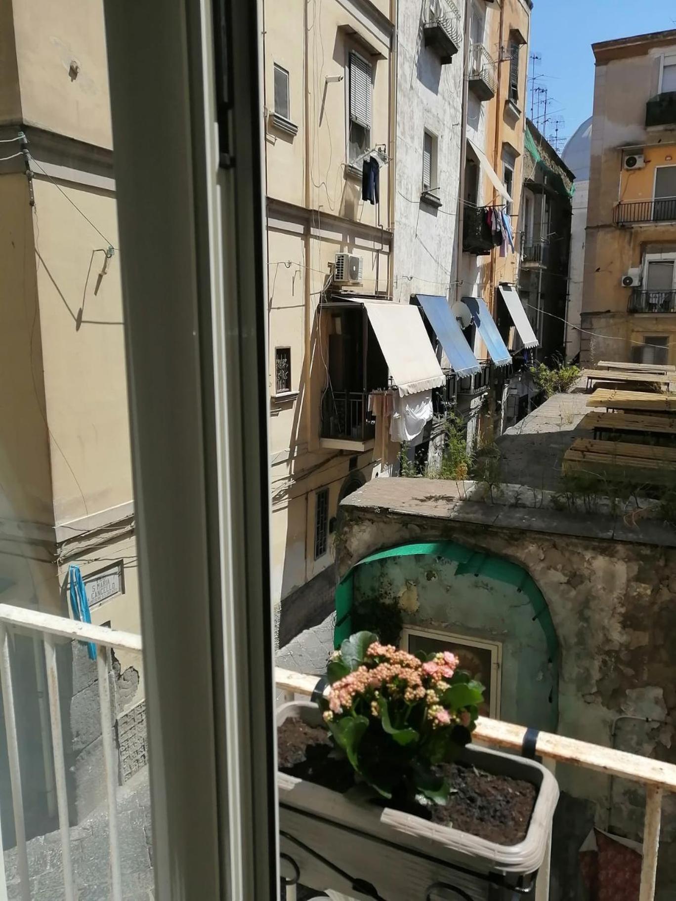 Apartamento Il Vicoletto Sul Castello Nápoles Exterior foto